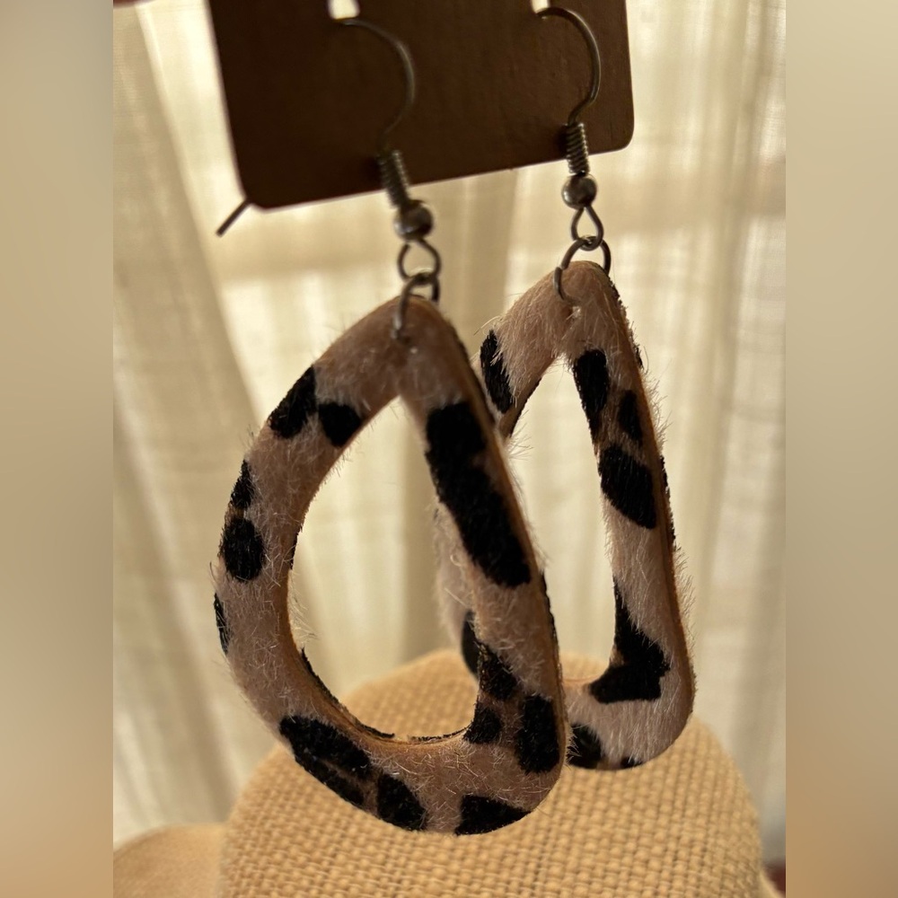 Leopard Print Teardrop Earrings - Black and Tan - Picture 2 of 3